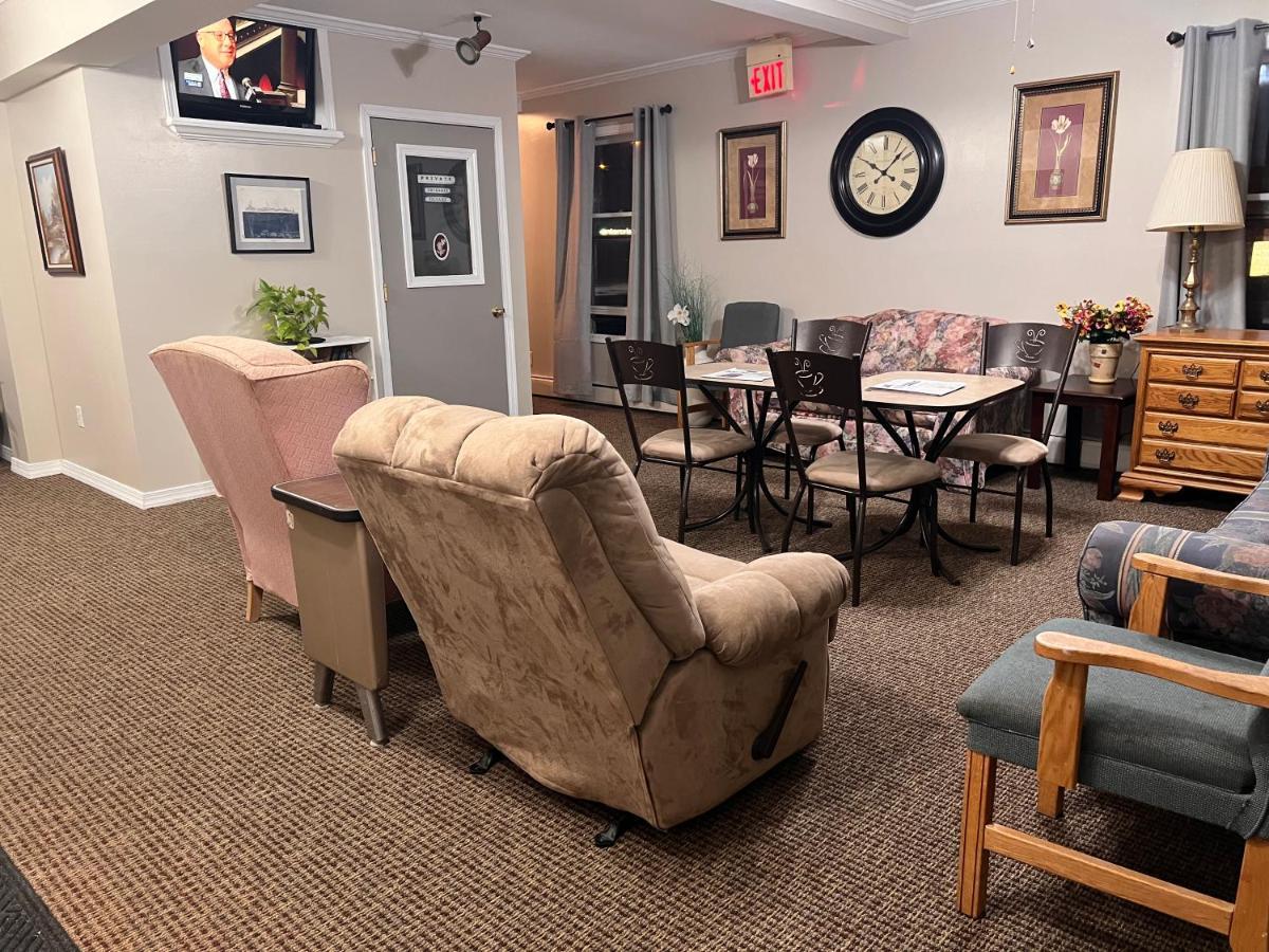 Oswego Inn Экстерьер фото